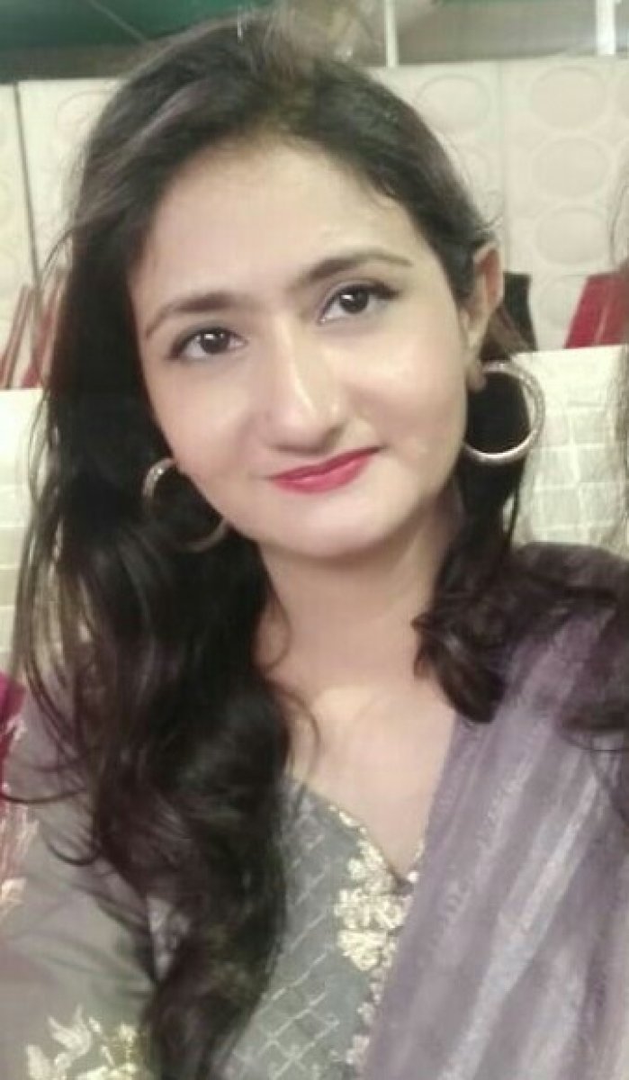 Mona shariq